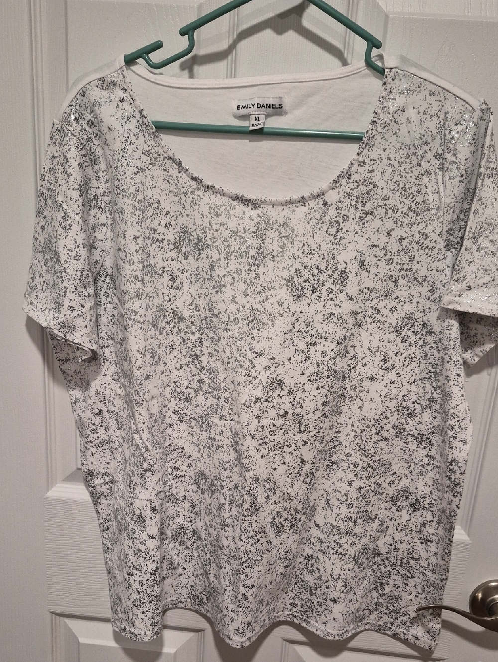 Emily Daniels White Speckled Short Sleeve Scoop Neck Tee